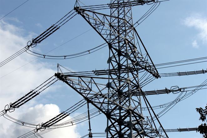 Cena elektriny na burze stále rastie